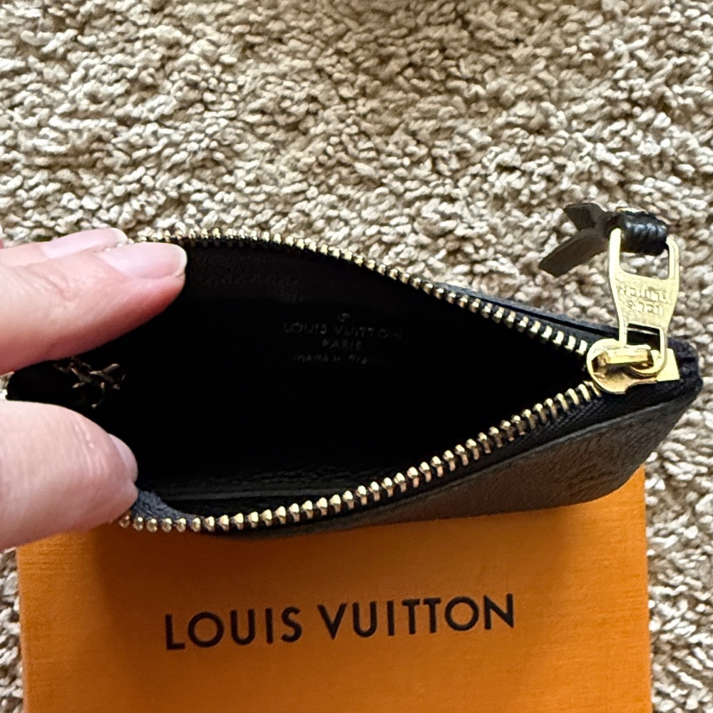 Louis Vuitton Black Monogram Key Holder - Picture 4 of 4